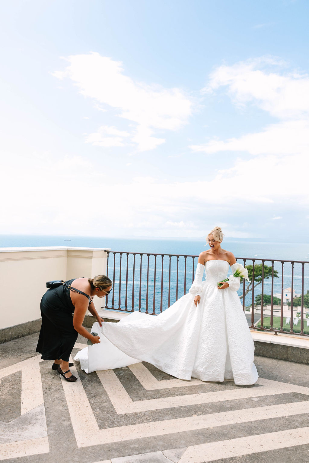 Columbus coordinator fluffing dress